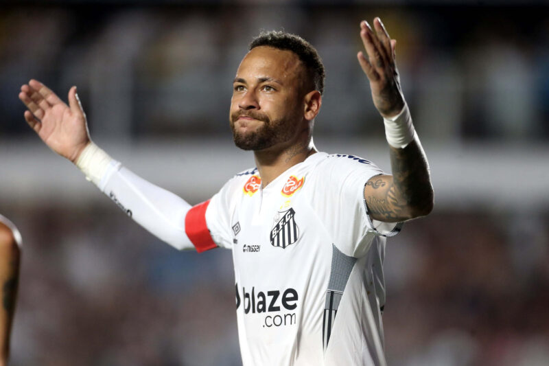 El calvario de Neymar no termina: sufrió otra lesión y se pierde el clásico contra Sao Paulo