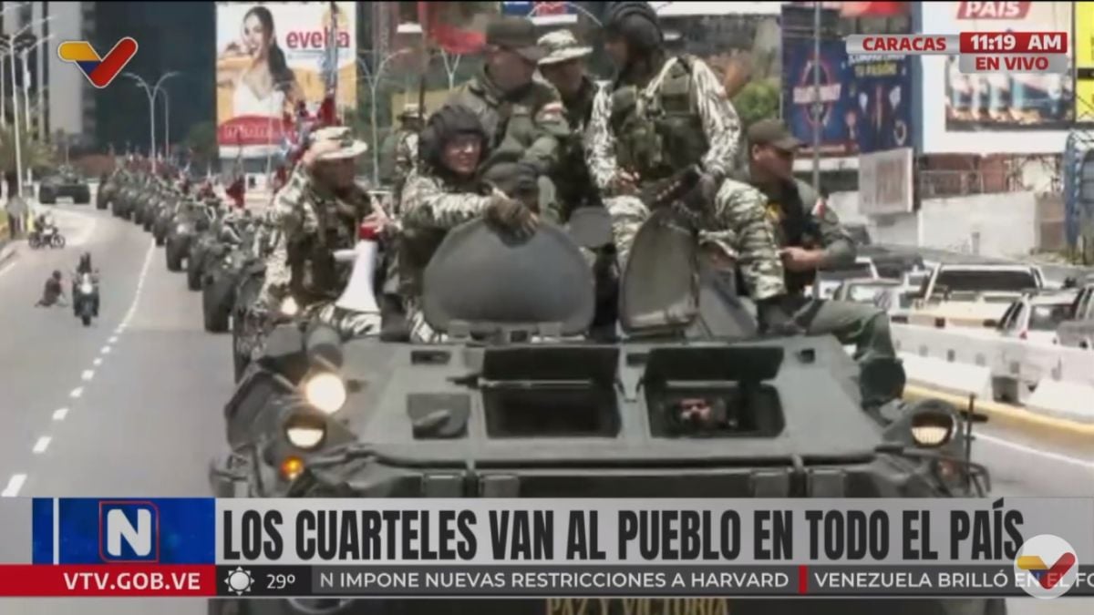 Con Padrino López a la cabeza, la Fanb desempolvó sus tanques y los sacó a pasear por Caracas (VIDEO)
