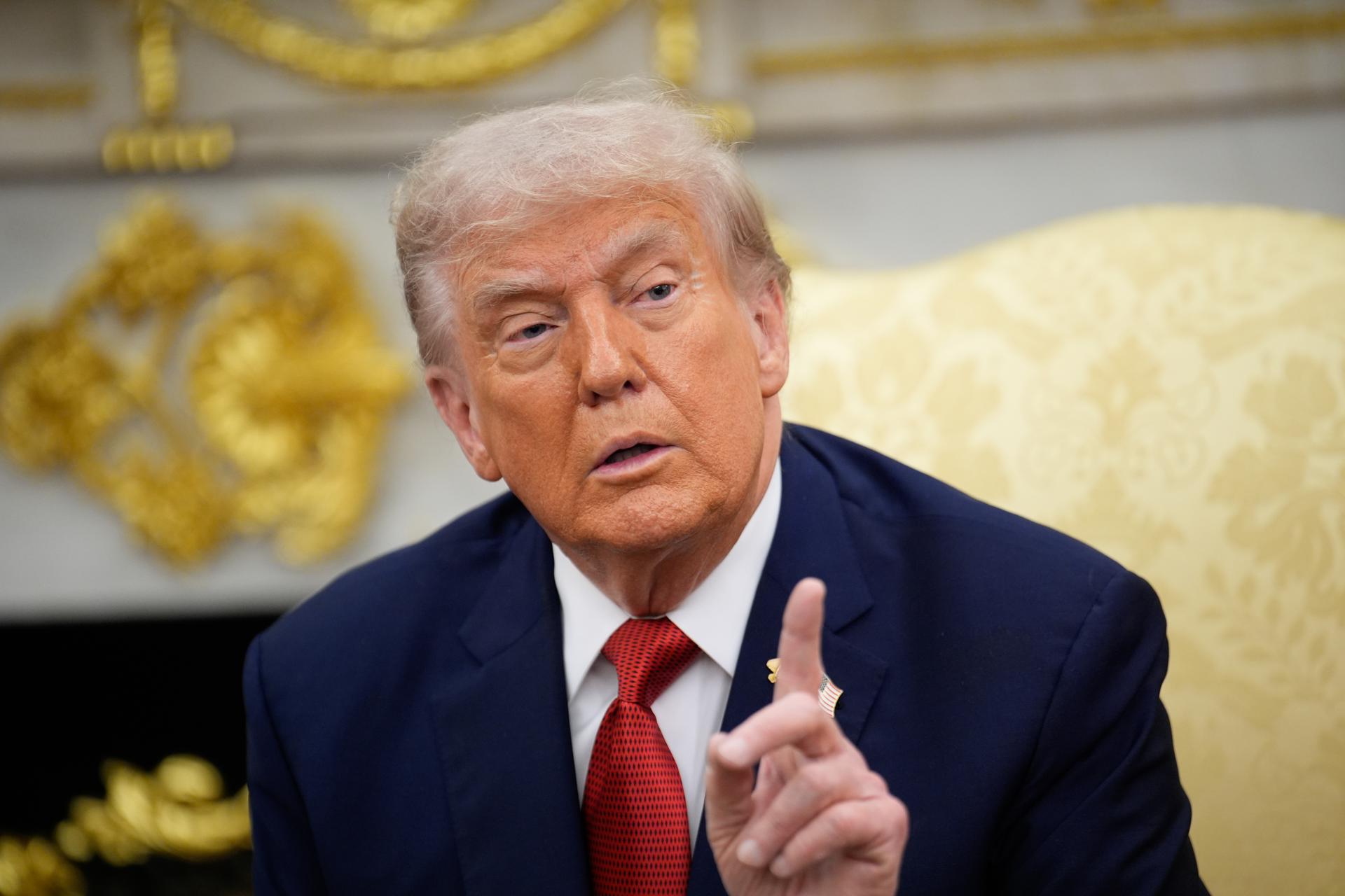 EEUU se asoma al cierre federal, con Trump planeando despidos de funcionarios