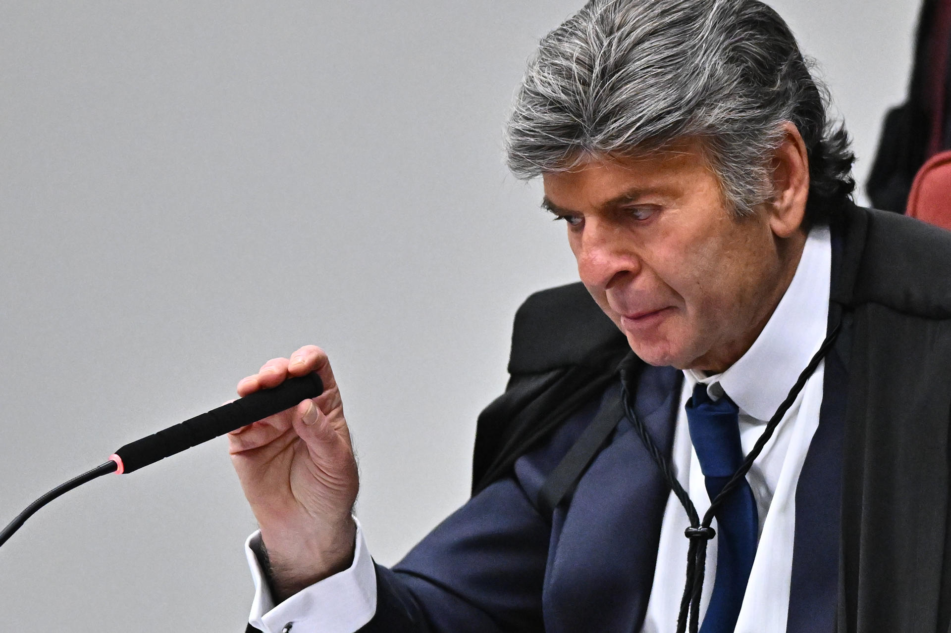 Uno de los jueces del caso contra Bolsonaro pidió anular el proceso por este motivo