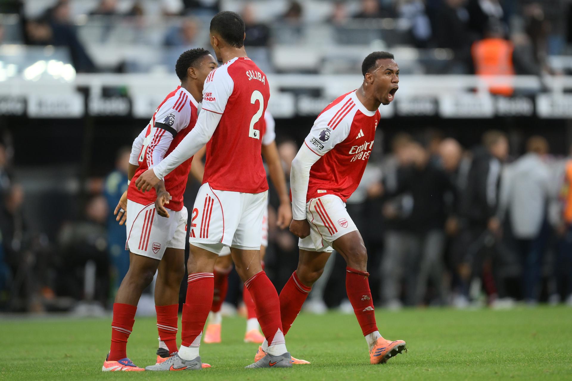 Arsenal le remonta al Newcastle en el descuento y pone presión en la carrera por la Premier League