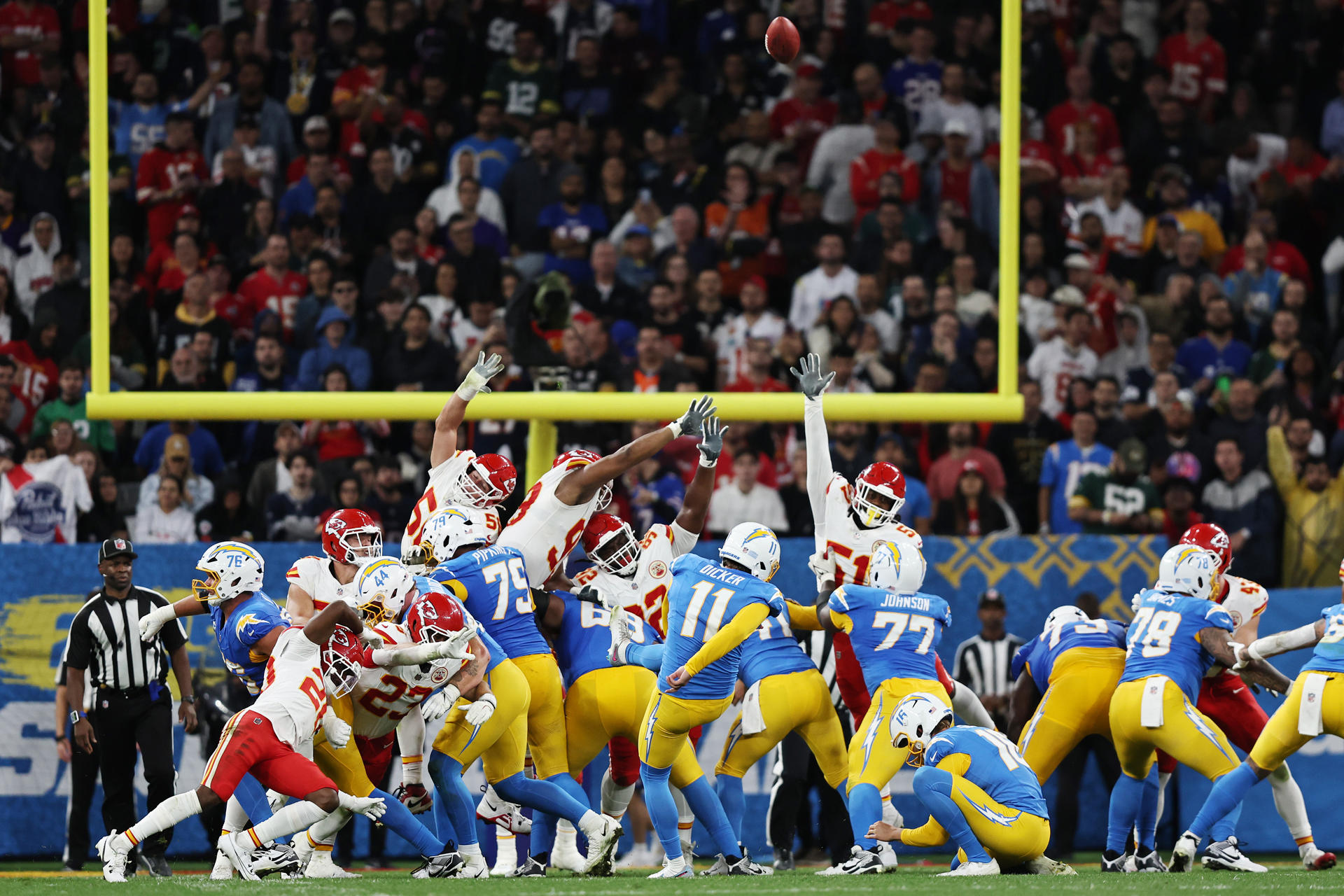 Trump dijo que nueva regla del "kickoff" en la NFL hace que el fútbol americano sea "afeminado"