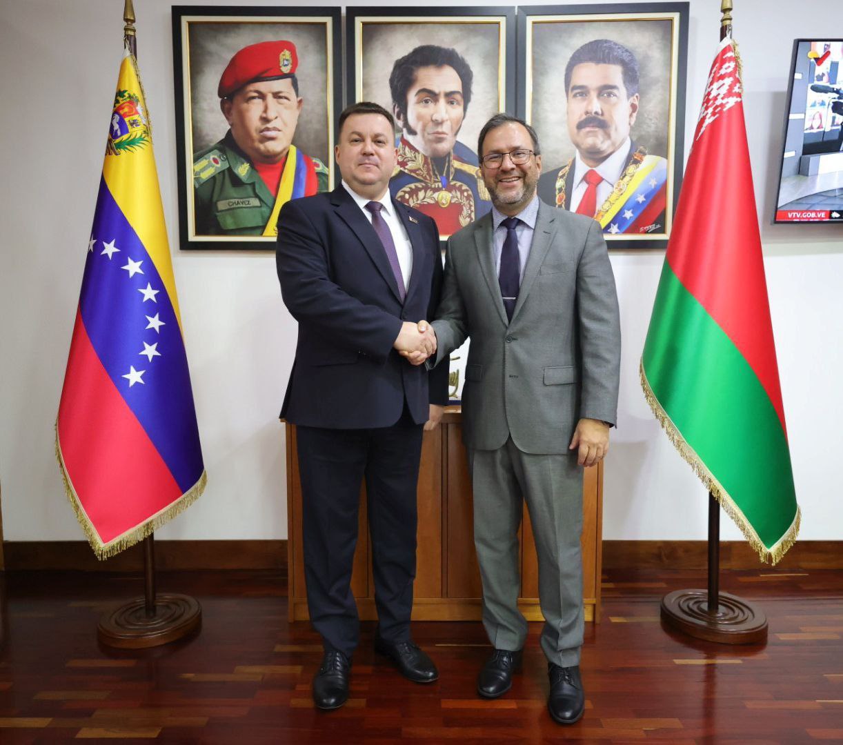 Yván Gil se reunió con embajador de Bielorrusia para seguir buscando aliados al chavismo contra EEUU
