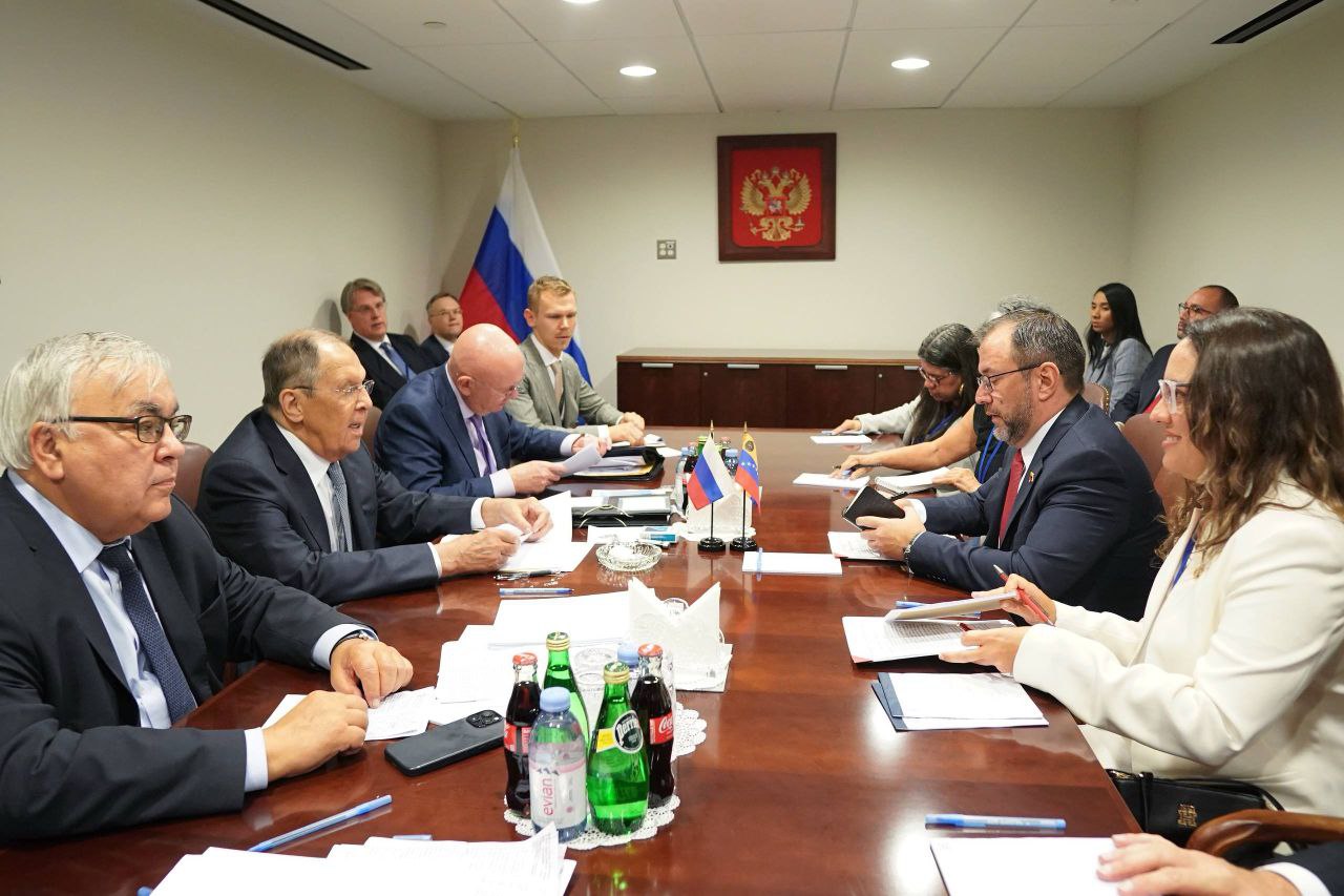 Yván Gil sostuvo reunión con Serguéi Lavrov para seguir suplicando apoyo a Rusia contra EEUU