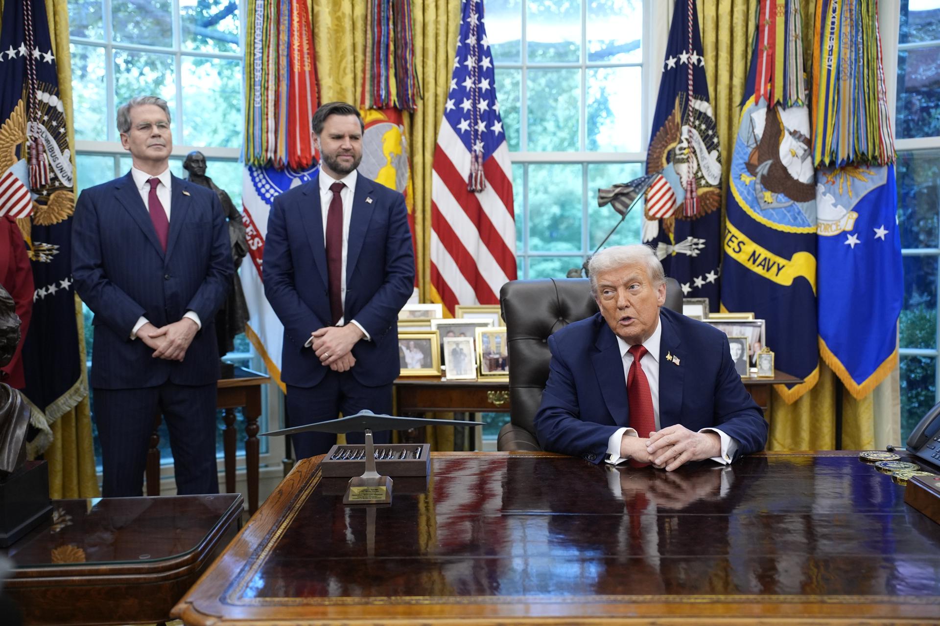 Trump quiere que Gaza y Cisjordania sean controladas "por quienes viven allí", dice Vance