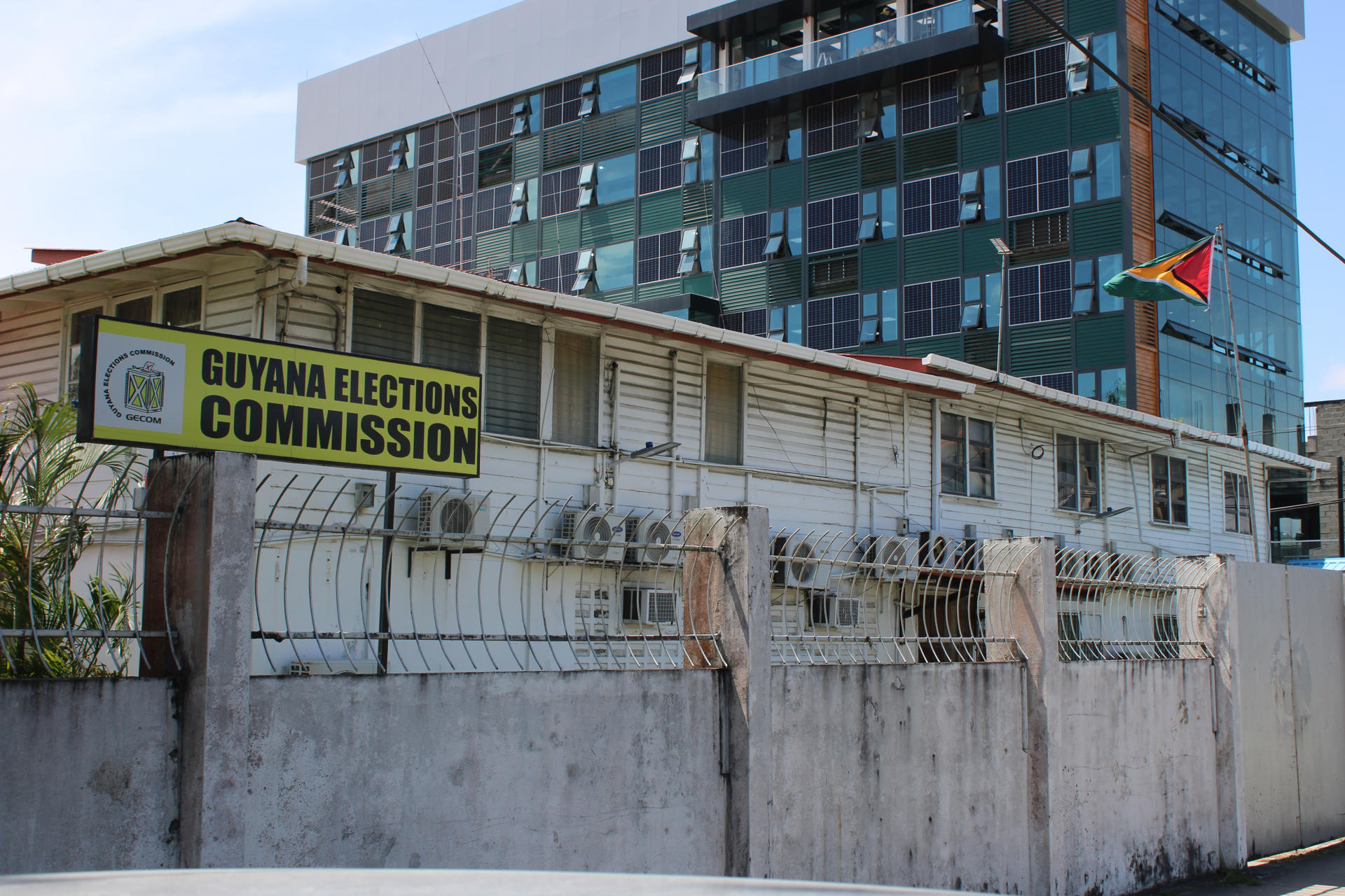 Elecciones en Guyana: Irfaan Ali y Azurddin Mohamed despuntan en el recuento de votos