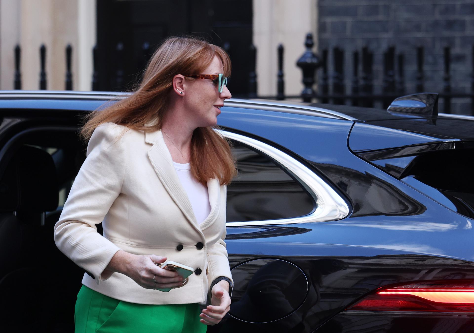 Renunció la "número dos" del Gobierno británico por escándalo de evasión fiscal