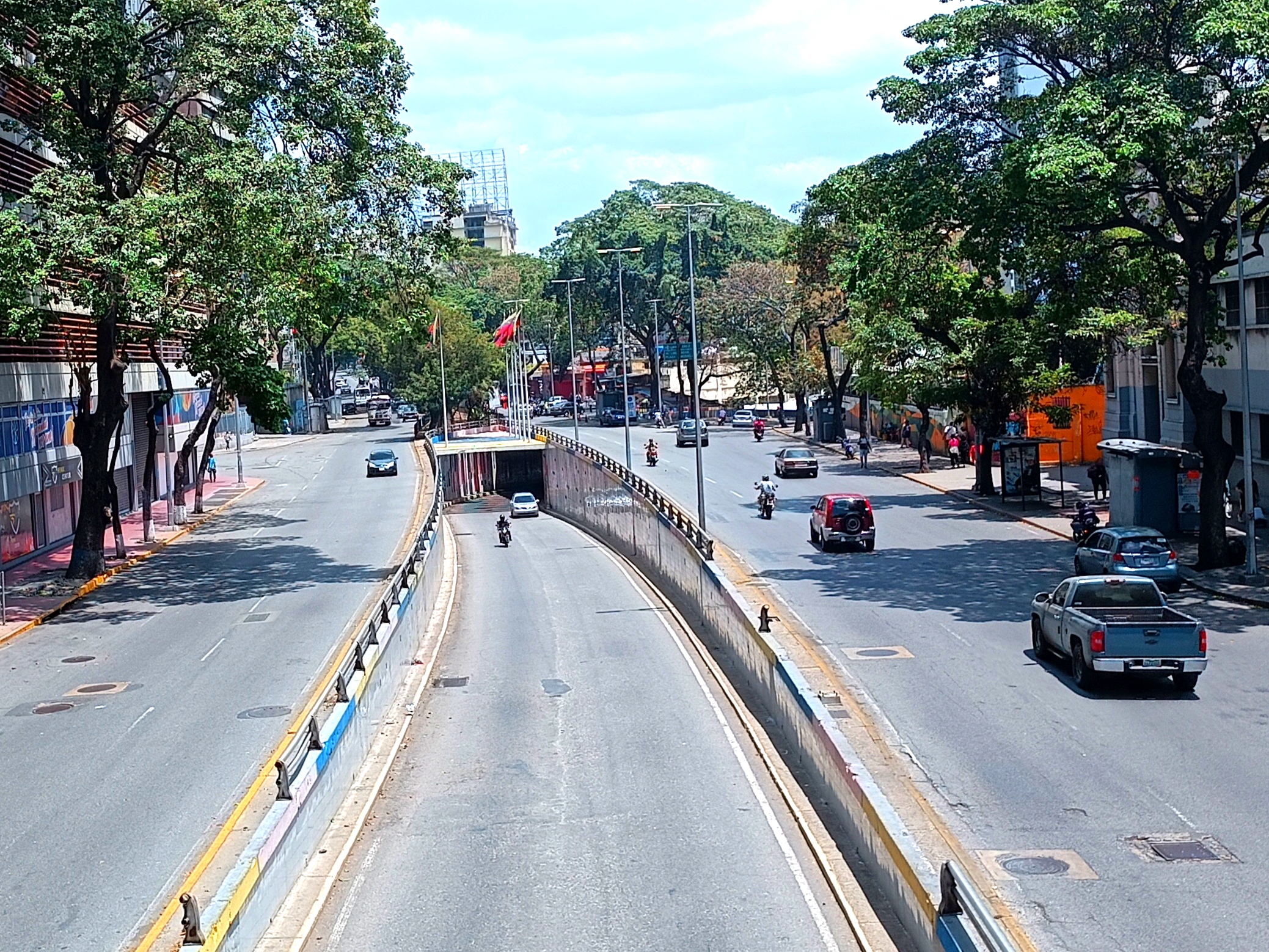 Chavismo informó sobre el cierre total de la avenida Andrés Bello en Caracas