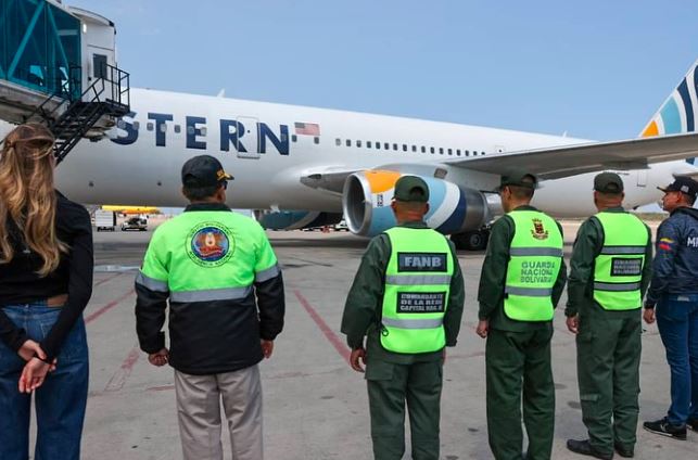 Arribó a Maiquetía un nuevo vuelo con más de 180 migrantes venezolanos deportados desde EEUU