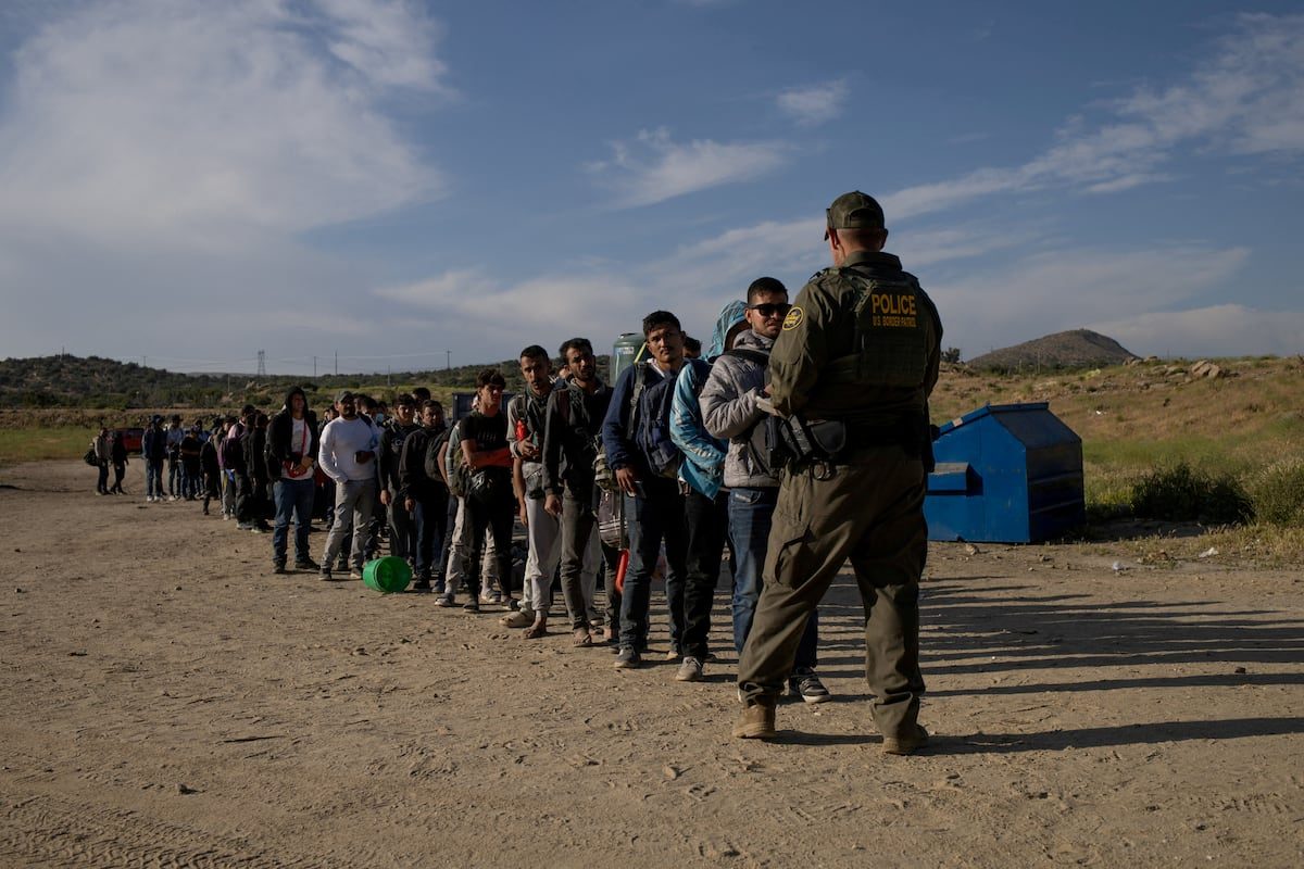 Operación Lone Star 2.0: Texas se convierte en un “Estado-policía migratoria”