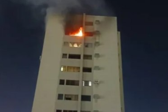 Voraz incendio obligó a evacuar a 100 residentes de un edificio en Maracaibo