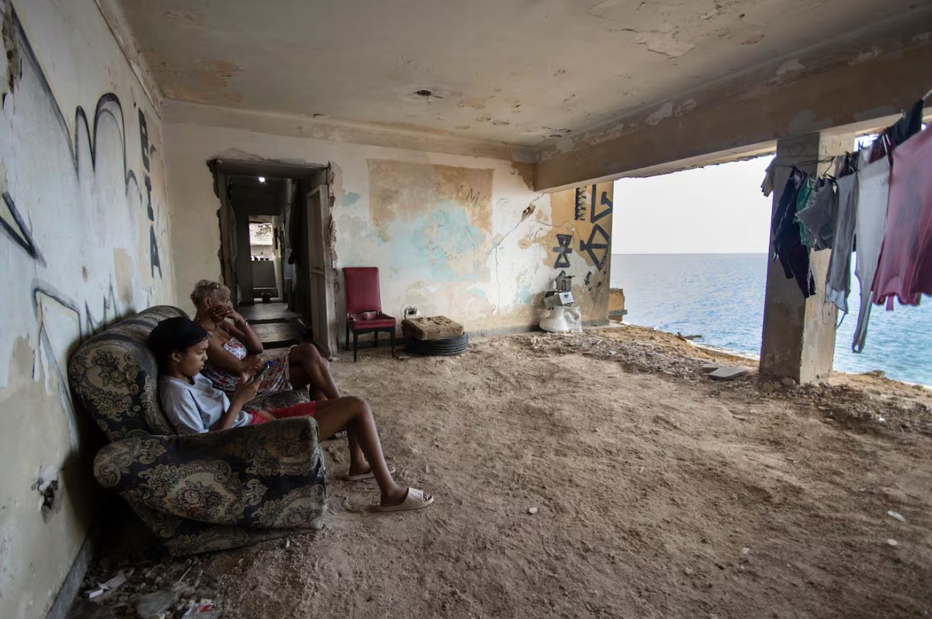 Cuba, el país que la revolución no prometió: aumentan el hambre y la mendicidad en la isla
