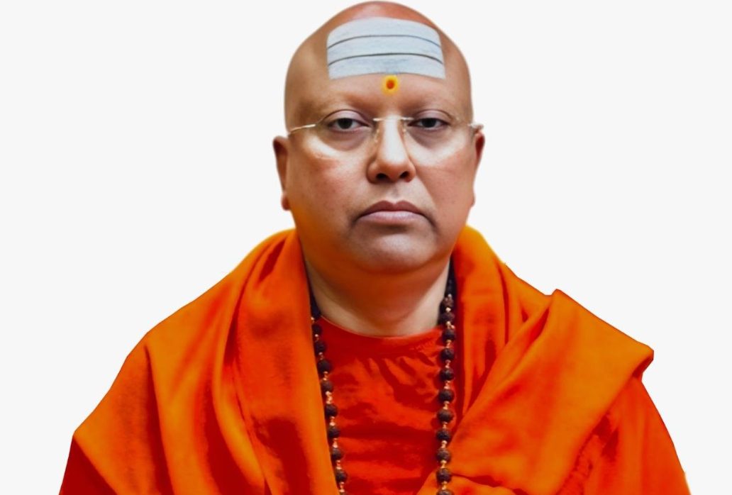 Gurú se dio a la fuga tras ser acusado de abuso sexual a 17 alumnas en India