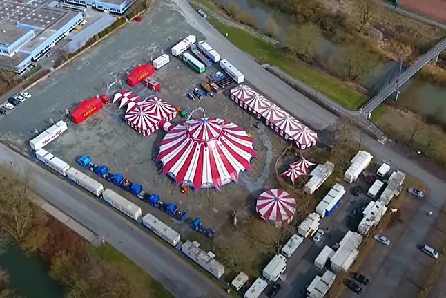 Tragedia en vivo: Una acróbata murió tras caer de un trapecio en un circo