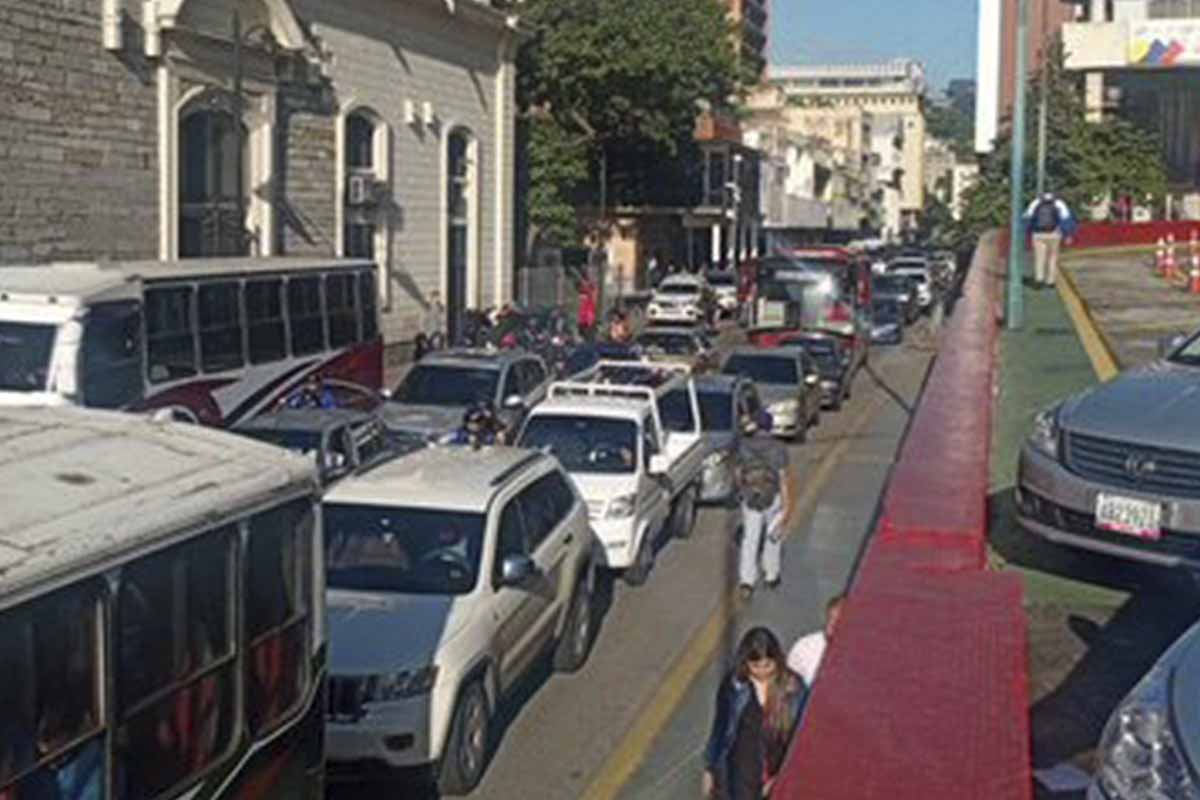 Cierre de la Avenida Bolívar en Caracas genera fuerte retraso vehícular este #23sep