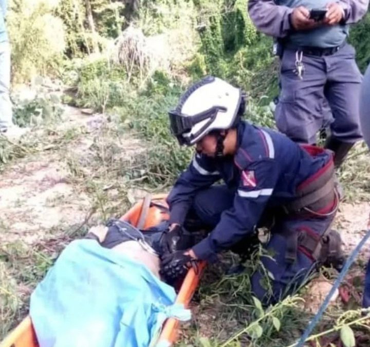 Tragedia en Caracas: localizan el cuerpo de mujer que cayó al río Guaire tras accidente en moto