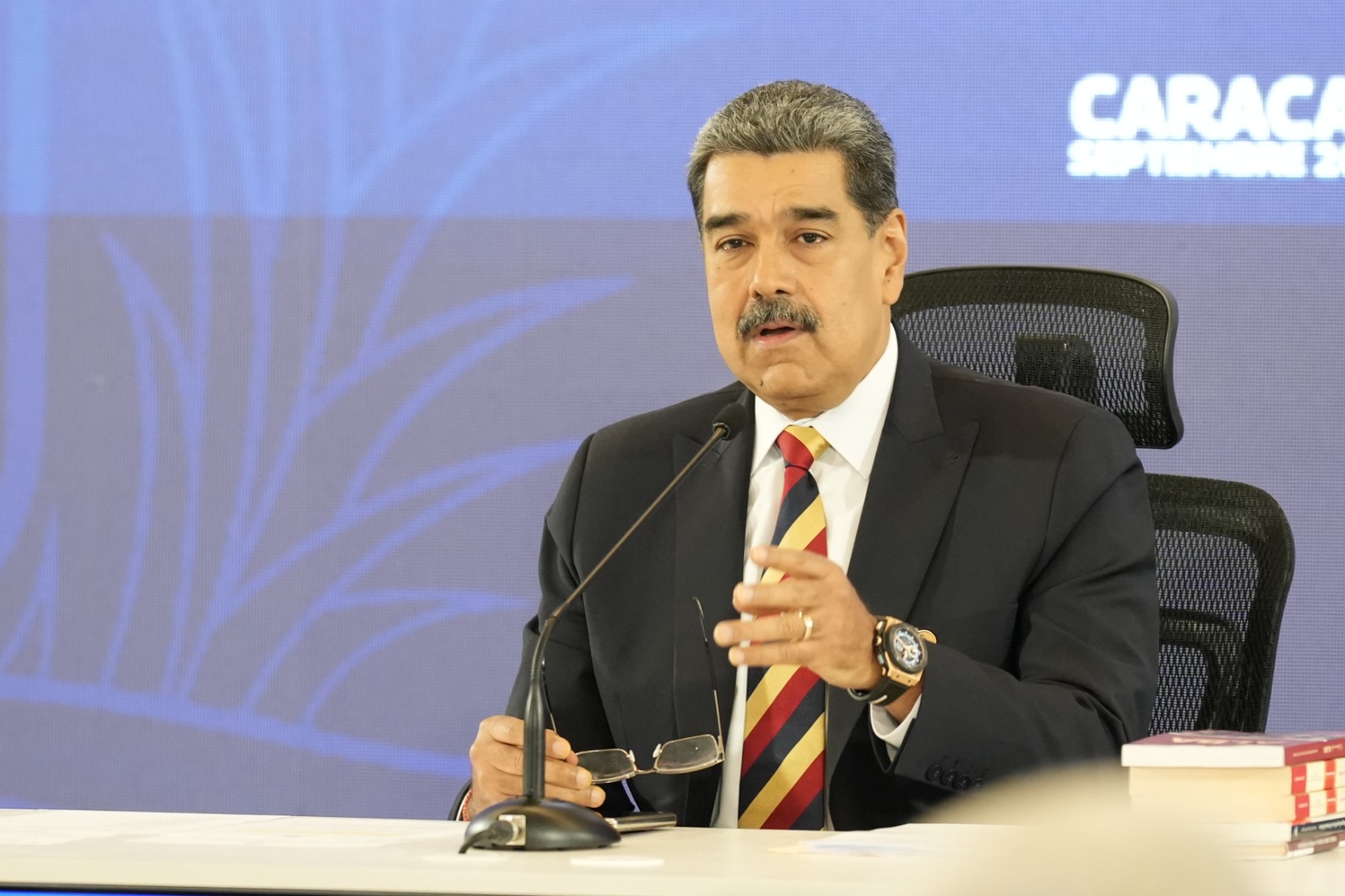 Maduro intentó en rueda de prensa “limpiar su imagen” ante medios internacionales