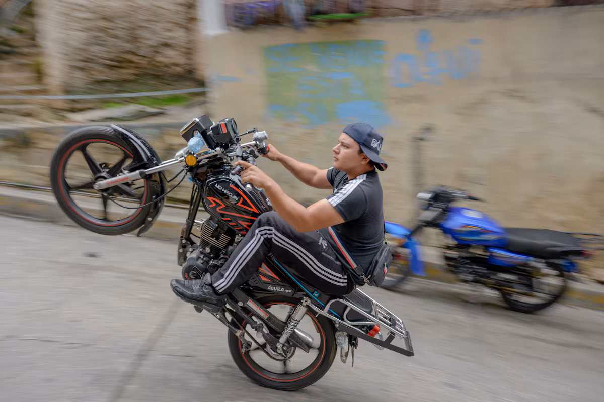 Practicar motopiruetas aumenta el riesgo de fracturas graves y amputaciones, según traumatólogo