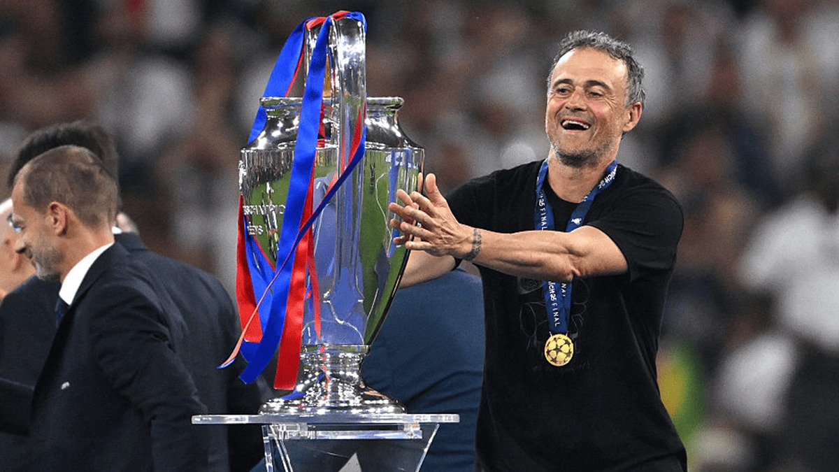 Sin sorpresas: Luis Enrique fue galardonado como el mejor entrenador en la gala del Balón de Oro