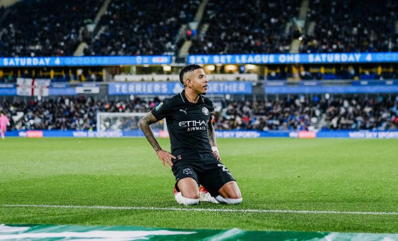 Manchester City resolvió con solvencia para meterse en octavos en la Copa de la Liga