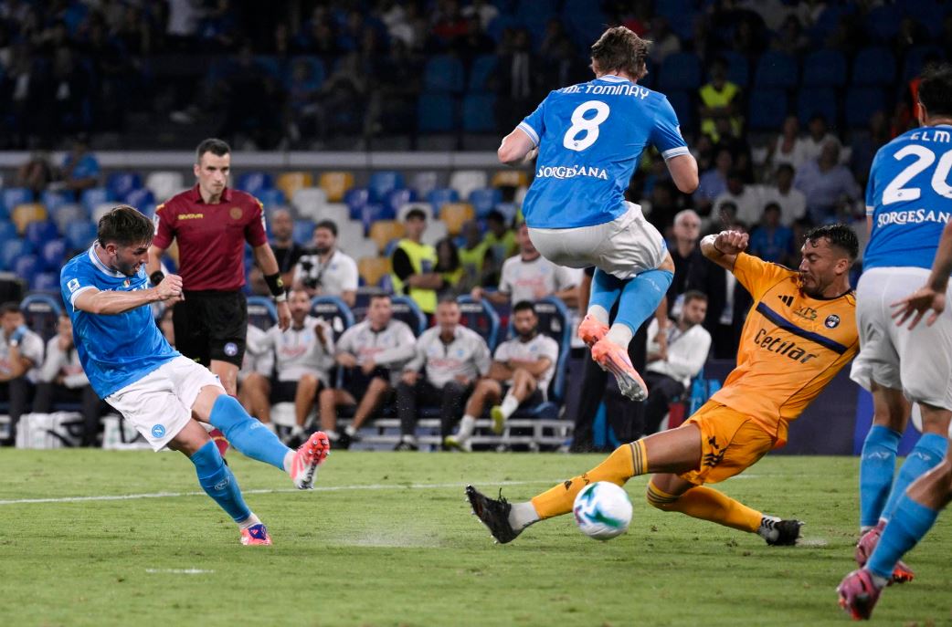 Napoli sufrió para mantener el pleno de victorias ante el recién ascendido Pisa
