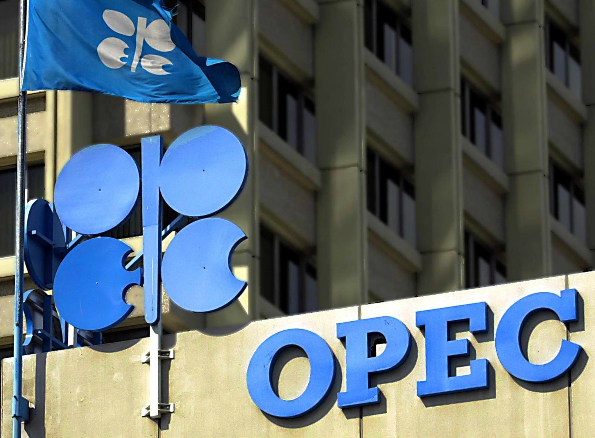 Informe de energía y petróleo: Los precios del petróleo se desploman mientras la OPEP+ promete barriles que no puede entregar