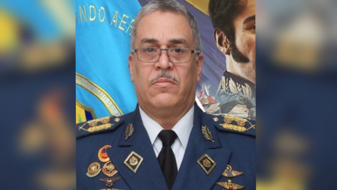 Extraoficial: desertó el General Pedro Rafael Suárez Caballero, alto jefe de la Aviación venezolana