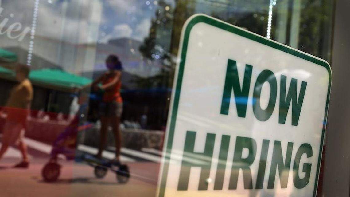 El salario mínimo de Florida aumentó, pero para muchos sigue siendo un reto económico