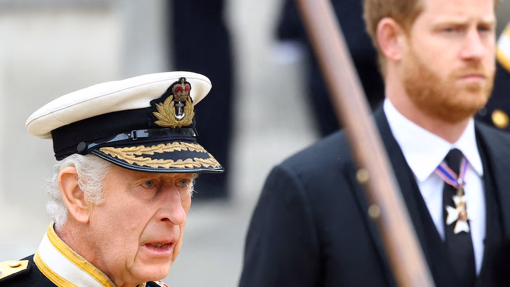 Príncipe Harry visita a Carlos III en Londres: padre e hijo se reencuentran por primera vez en año y medio