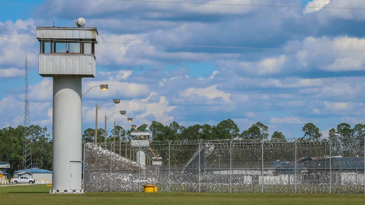 Deportation Depot: cómo Florida repite "la receta" de abusos a migrantes de Alligator Alcatraz