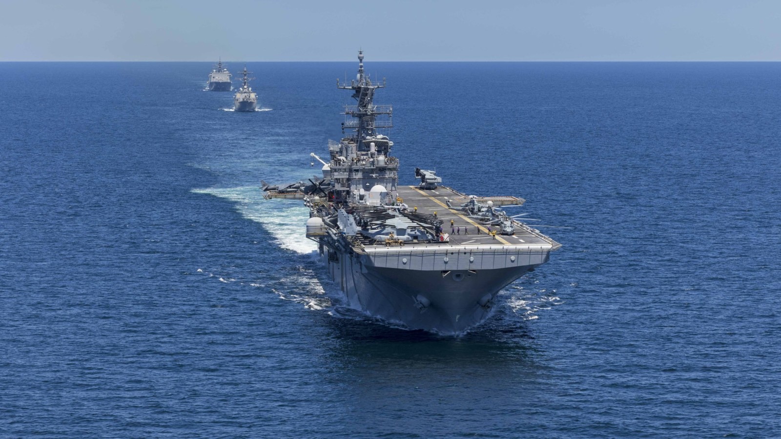 FOTOS: Marines realizan entrenamientos de artes marciales a bordo del USS Iwo Jima en el Caribe