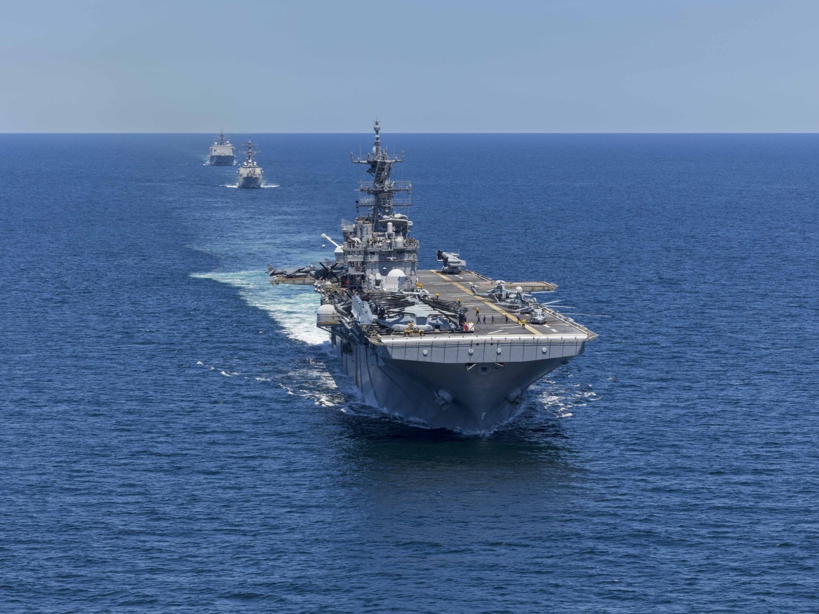 FOTOS: Marines realizan entrenamientos de artes marciales a bordo del USS Iwo Jima en el Caribe