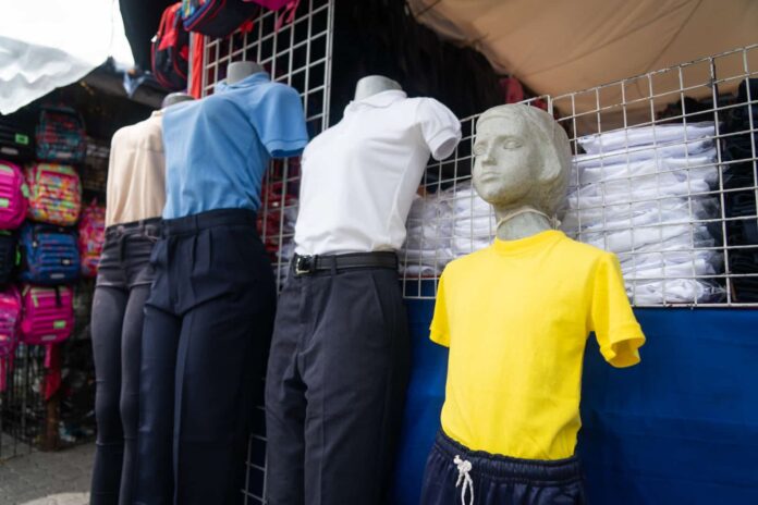 ¿Cuánto cuesta comprar los uniformes escolares en Caracas?