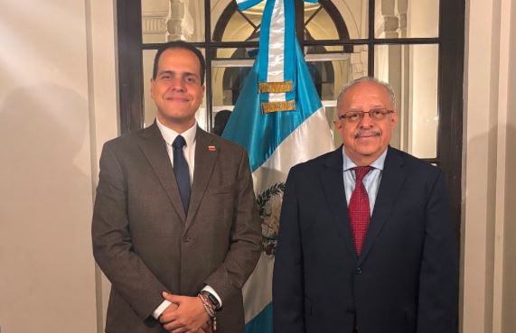 “Compromiso con la democracia”: Canciller de Guatemala conversó con Pedro Urruchurtu en Nueva York