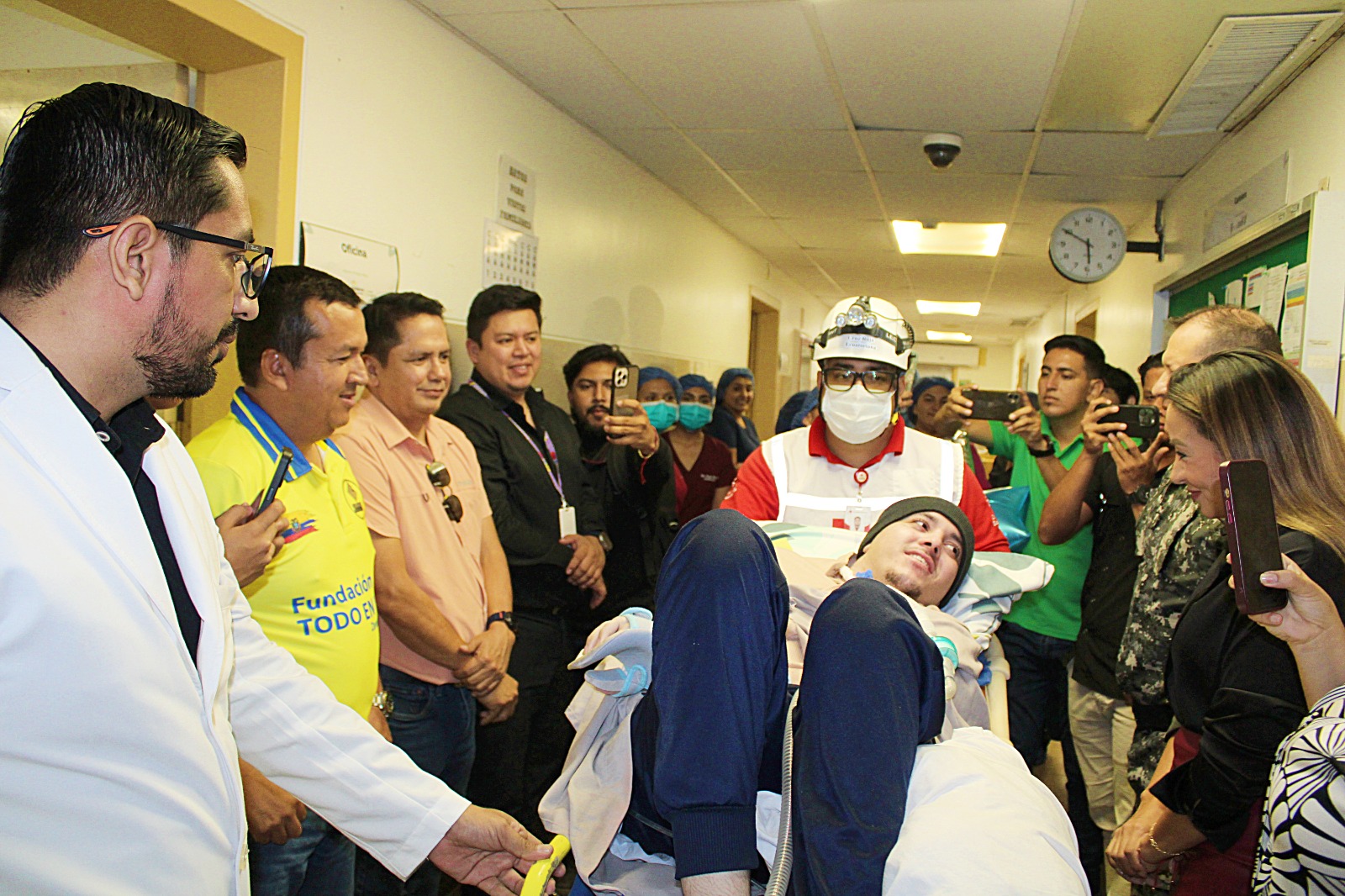 El milagro de un venezolano en Ecuador: más de tres años en UCI y hoy vuelve con su familia
