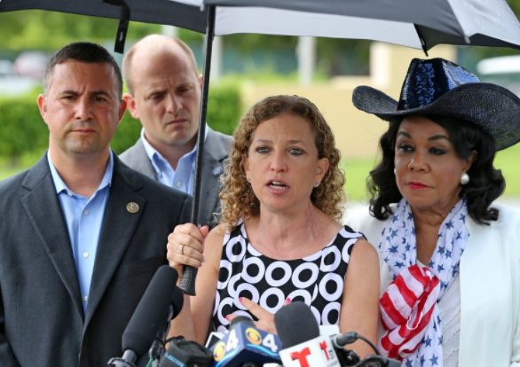 Congresistas demócratas acusan a Trump de "traicionar" a venezolanos por el fin del TPS