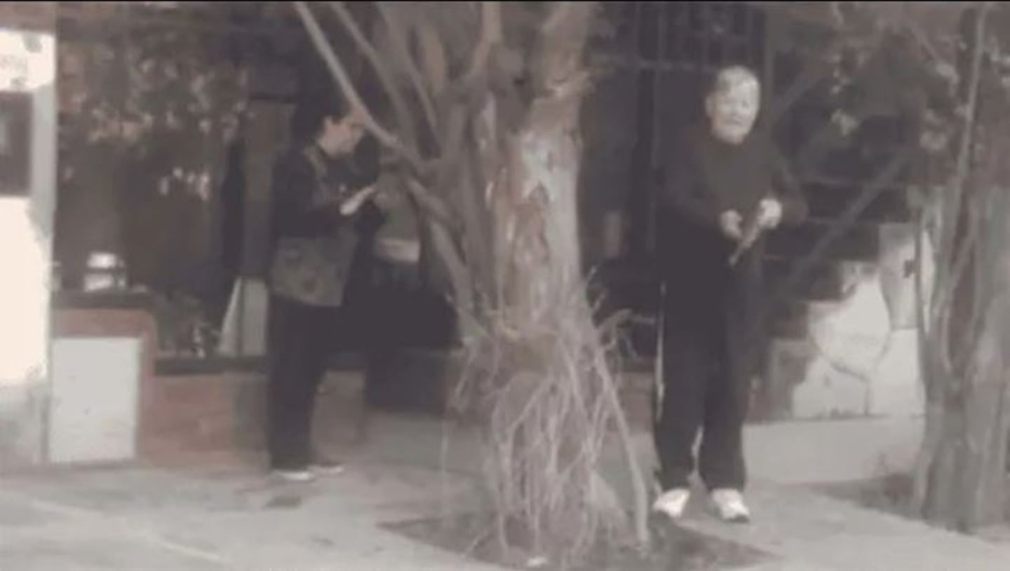 VIDEO: Un hombre grabó a su vecino cuando le disparaba con una escopeta tras una discusión