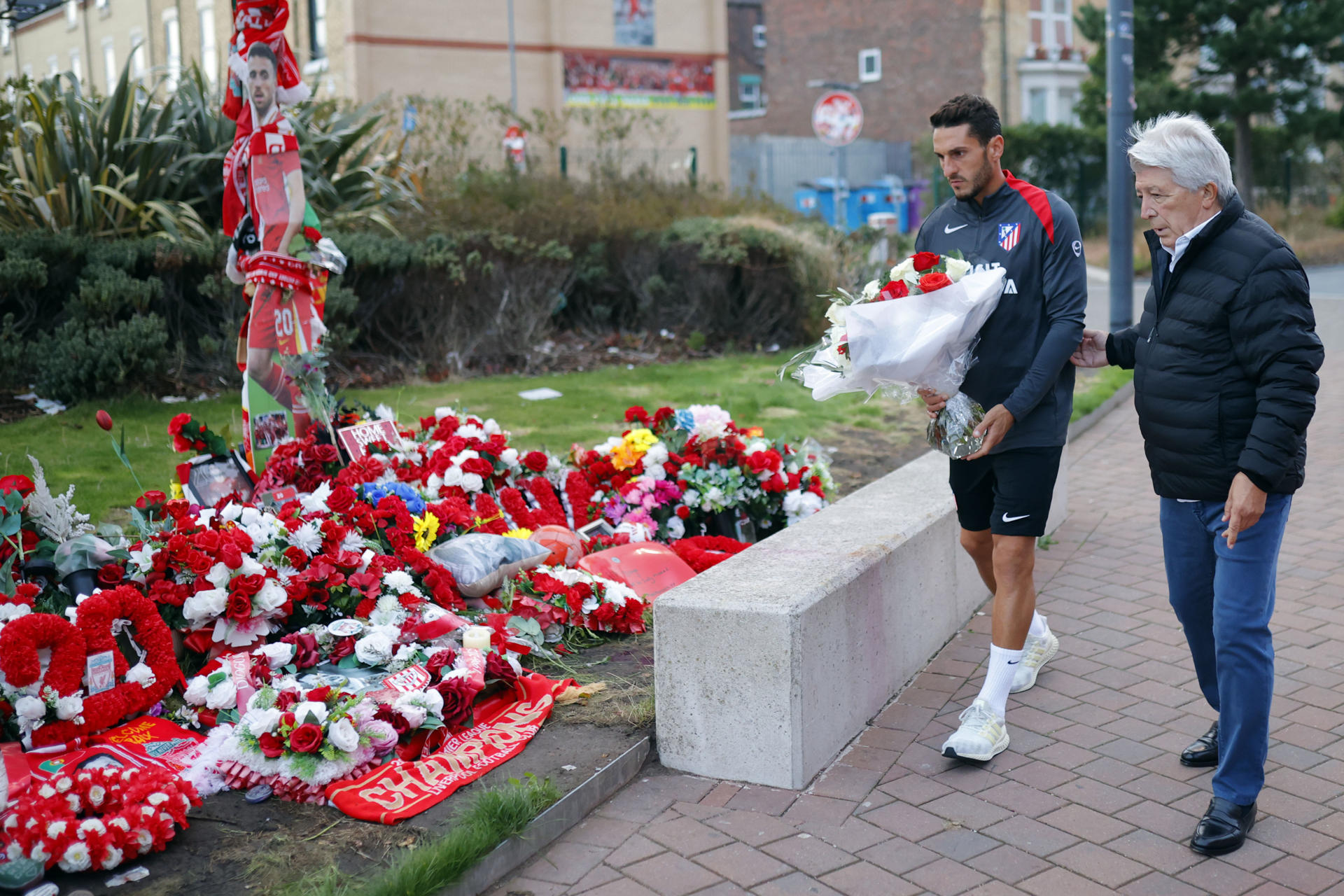 Atlético de Madrid recordó a Diogo Jota con emotivo homenaje en su regreso a Anfield