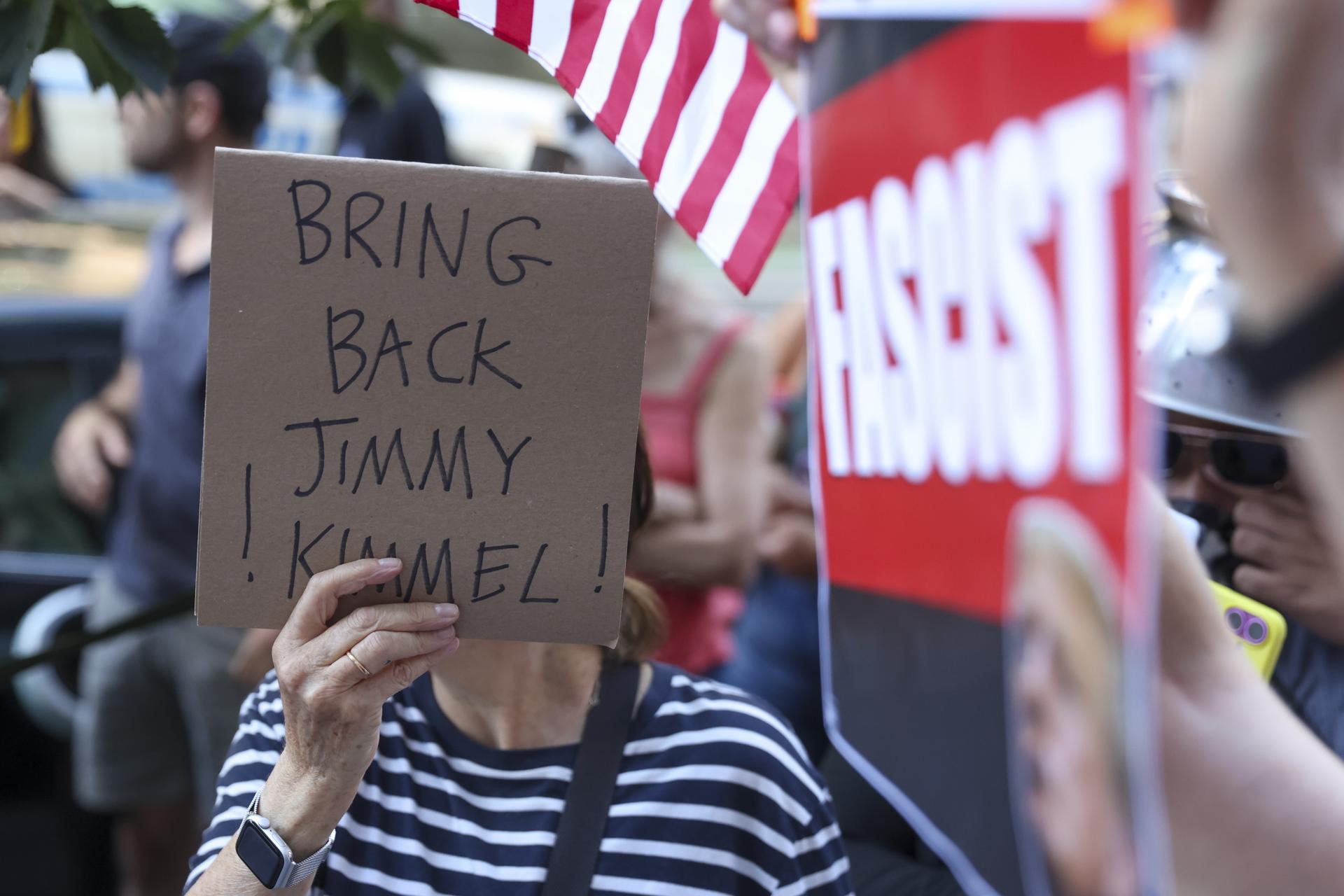 Los compañeros y competidores de Jimmy Kimmel tras su regreso: Se acabó la pesadilla