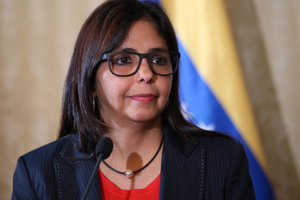 La irónica petición que hizo Delcy Rodríguez a José Gregorio Hernández y Carmen Rendiles