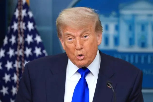 Trump reapareció con más de 40 mensajes en Truth Social tras rumores sobre su estado de salud