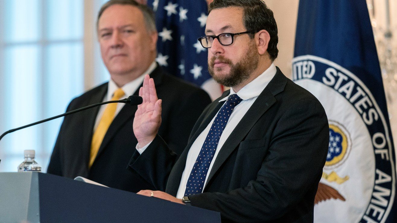 Trump busca endurecer examen para adquirir ciudadanía estadounidense