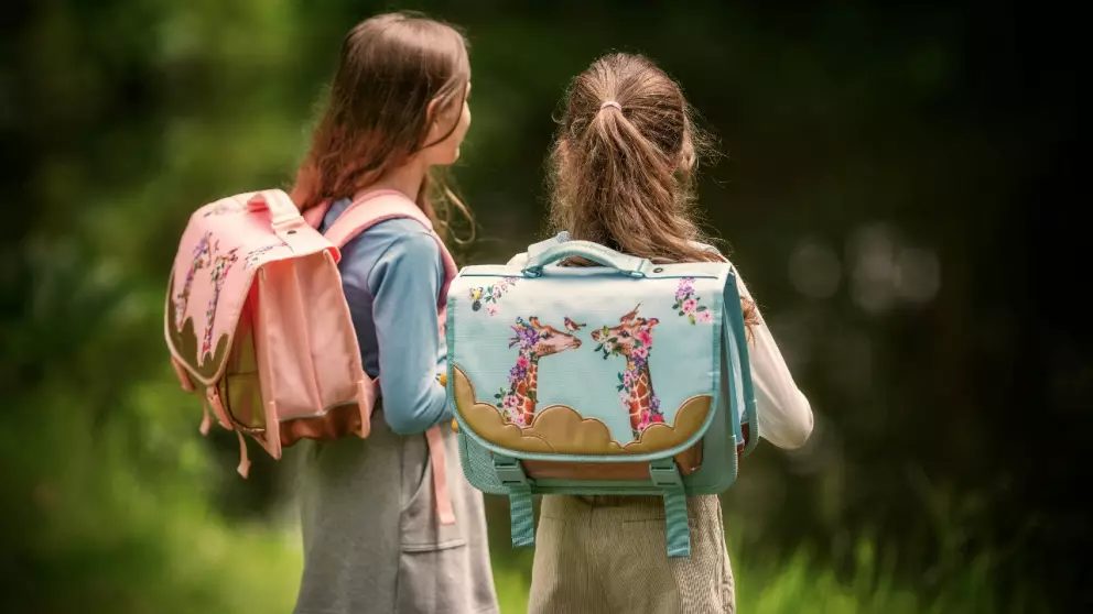 Tras tiroteos en EEUU, niños llevan mochilas antibalas a las escuelas