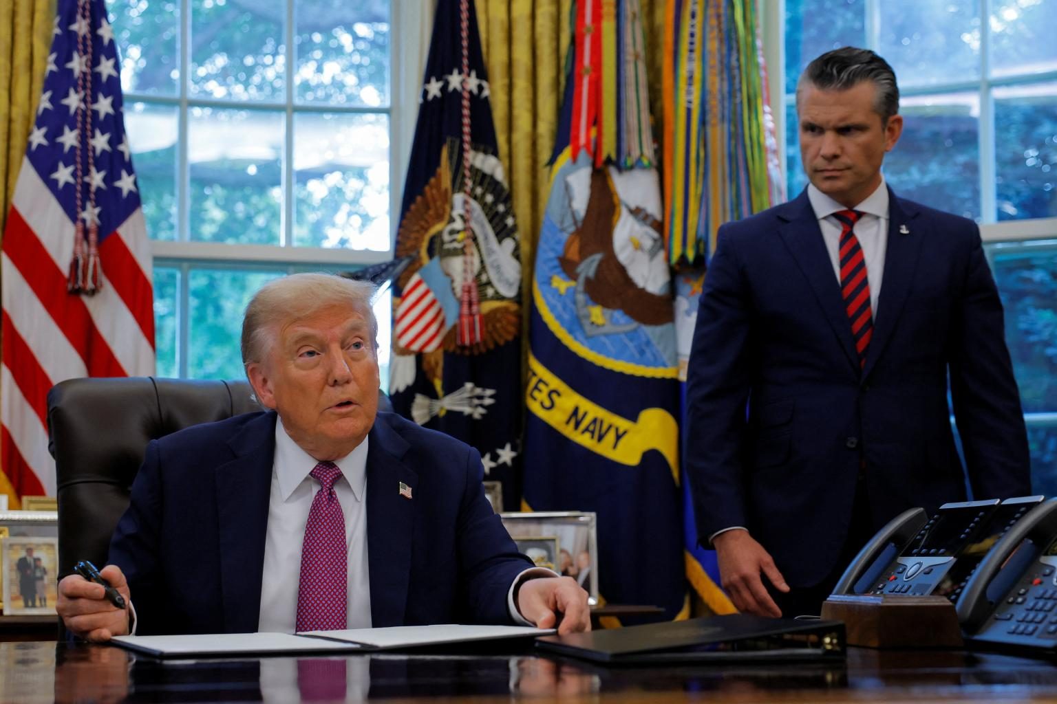 Trump autorizó al Pentágono a “hacer lo que quiera” contra cazas del régimen de Maduro