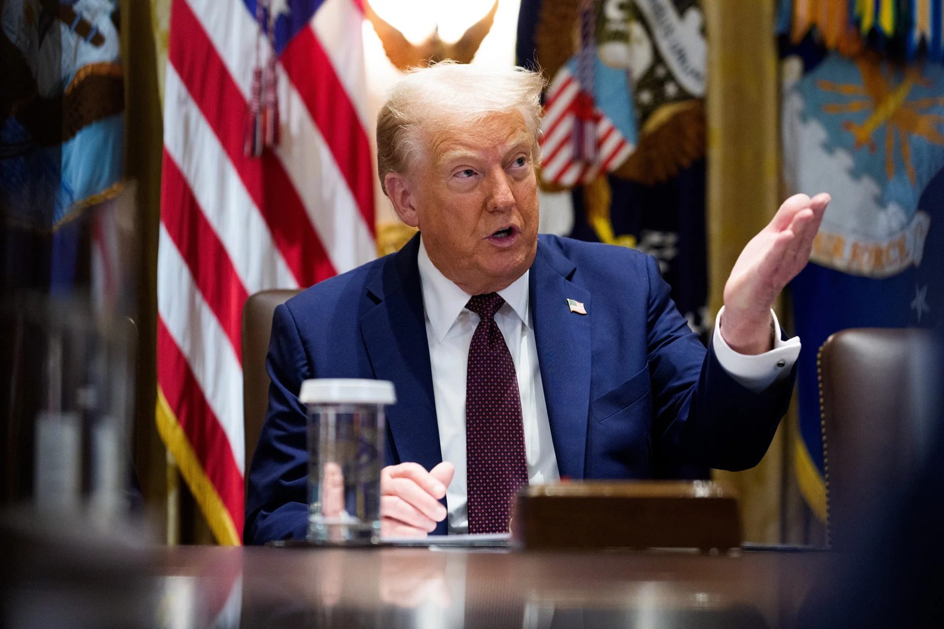 Trump pidió a empresas extranjeras "respetar" leyes migratorias tras redada en Hyundai