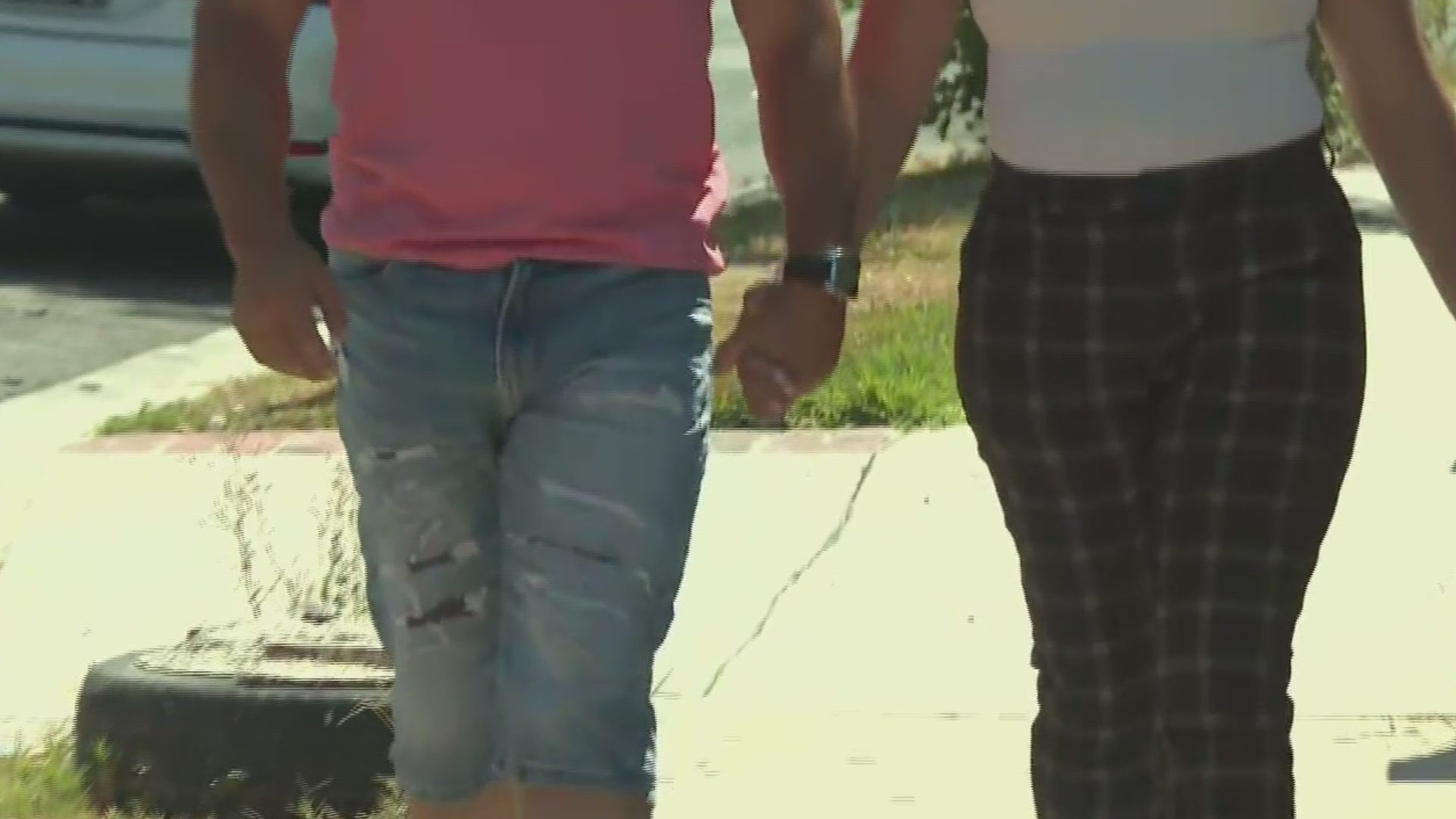 Pareja de venezolanos decidió autodeportarse antes de cita con ICE, pero enfrenta duro desafío