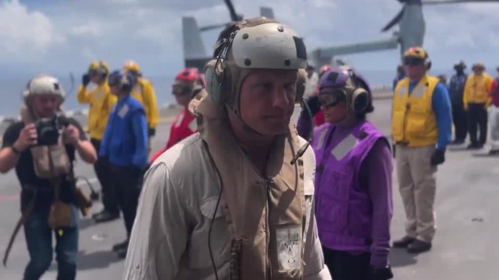 VIDEO: Secretario de Guerra de EEUU abordó el USS Iwo Jima, en medio de tensiones con Venezuela