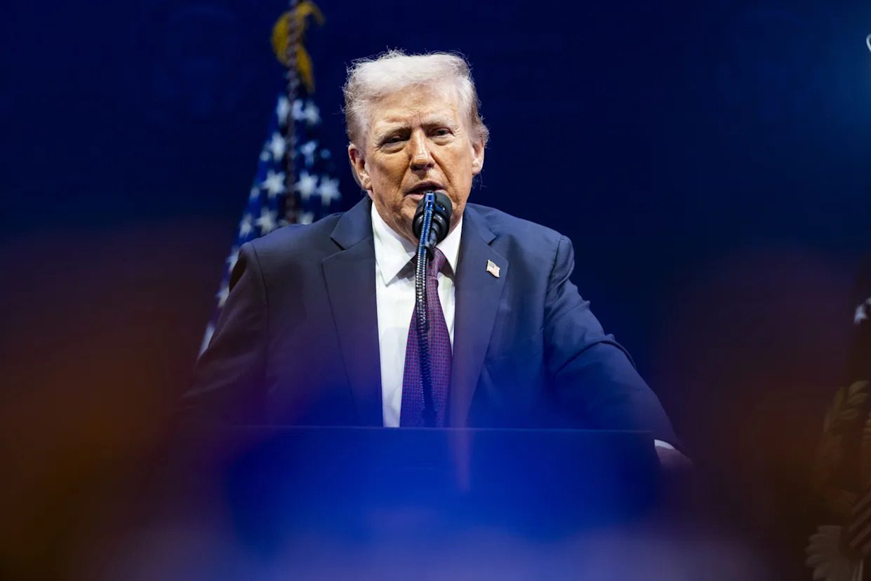 Trump pidió orar por su aliado Charlie Kirk tras resultar herido en un acto en universidad de Utah