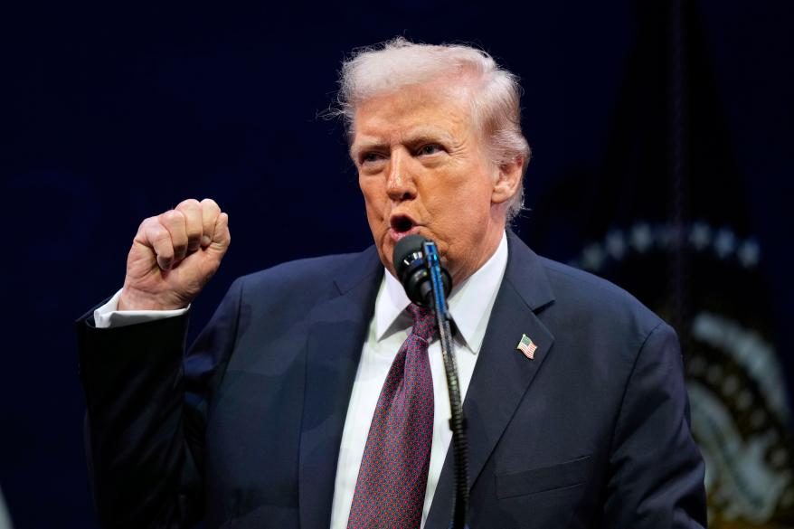Donald Trump ordenó ondear a media asta las banderas por el asesinato de Charlie Kirk
