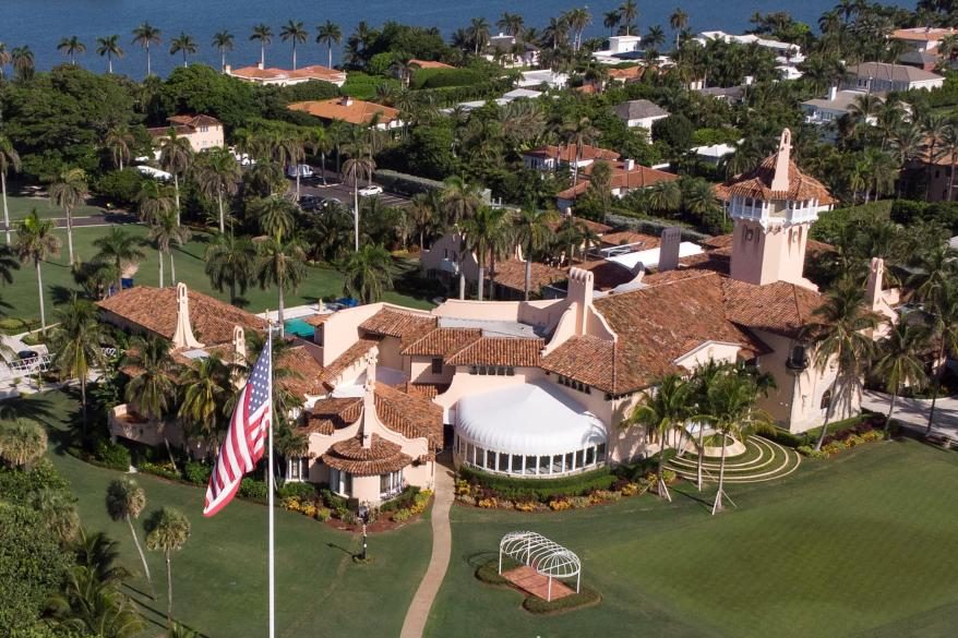 Mujer que afirma ser la esposa de Trump fue arrestada mientras intentaba ingresar a Mar-a-Lago